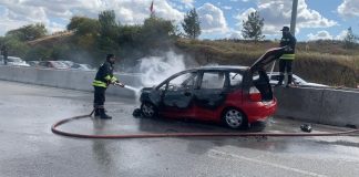 Girne - Lefkoşa anayolu üzerinde bir araç alev