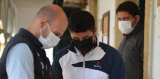 Lefkoşa’da temizliğe gittiği evde hırsızlık yapan zanlılar Sabina Akmyrodova ve Reyim Akmyradov dün teminatla serbest bırakıldı...
