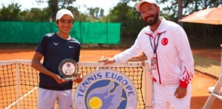 Kıbrıslı Türk tenisçi Aren Baybars, Almanya’da düzenlenen Internationale Deutsche Tennismeisterschaften U14 Turnuvası’na Consolation turunda şampiyon oldu.