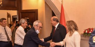 Cumhurbaşkanı Tatar ve eşi Sibel Tatar halkla bayramlaştı