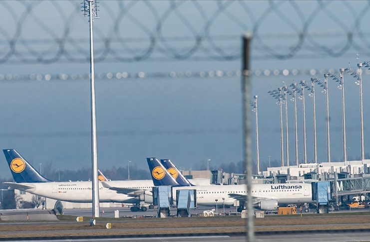 Lufthansa, uyarı grevi nedeniyle binden fazla uçuşu iptal etti