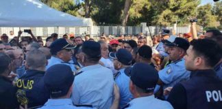 Meclis önünde gergin dakikalar: Polis ve eylemciler arasında arbede yaşandı...