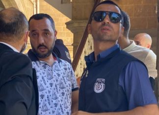Ülkeye tasarufundaki ciddi miktardaki paralar ile giriş yapmak isterken tespit edilerek tutuklanan zanlı Selim Tayşi’nin aynı ismi taşıyan oğlu Selim Tayşi’nin ardından gelen paralardan 300 bin Euro’yu teslim aldığı ileri sürülen Ökkeş Taş, tutuklandı.