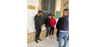 Lefkoşa ve civarındaki birçok marketten hırsızlık yaptıkları tespit edilen zanlılar Miraç Rahman, Abdulbaki Demirci ve Ali Umut Can Güven tutuklanarak mahkeme huzuruna çıkarıldı.
