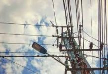 İskele Ticaret Lisesi’nde yaklaşık 6 ay önce elektrik kabloları için açılan çukurlar hâlâ kapatılmadı…