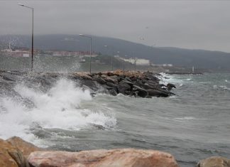 Meteoroloji Dairesi’nden uyarı: Gece yarısına kadar denizlerde fırtınamsı rüzgar bekleniyor