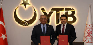 Heyetiyle birlikte Ankara’ya giden Milli Eğitim Bakanı Nazım Çavuşoğlu, YTB Başkanı Abdullah Eren