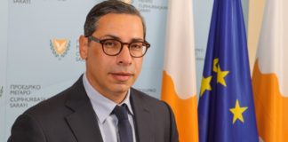 Rum Dışişleri Bakanı Konstantinos Kombos