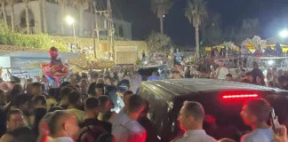 Motive katılımı az buldu, sahneyi terk etti!