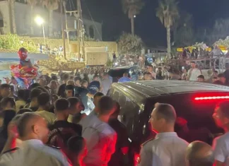Motive katılımı az buldu, sahneyi terk etti!