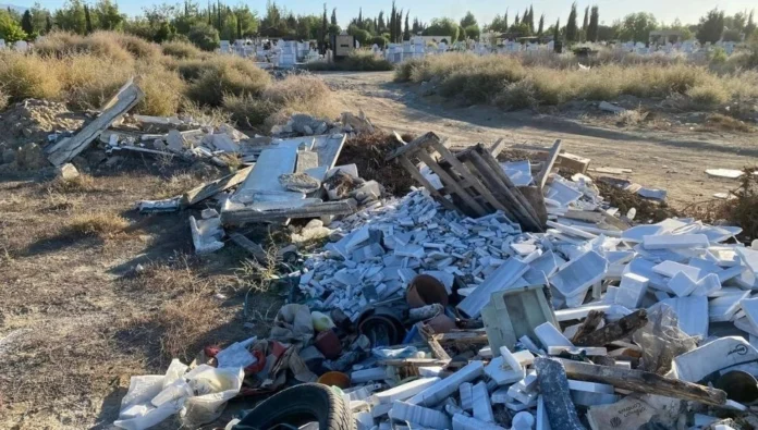 ‘Çöp denizi’ Lefkoşa Mezarlığı’na taştı