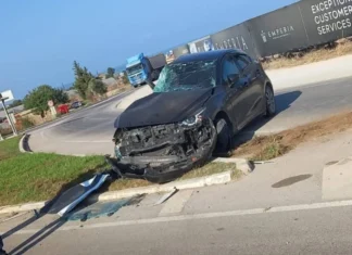 Otobüs ile araç çarpıştı, 4 kişi yaralandı