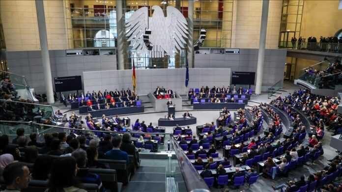 Federal Meclisin feshedildiği Almanya'da erken seçime gidilecek