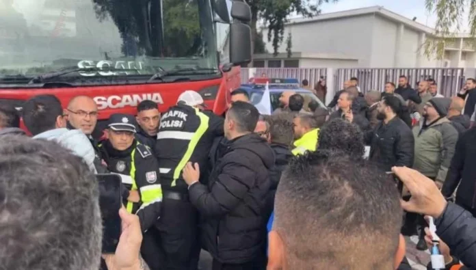 Meclis önünde eylem gerginliği: Eylemciler ile polis arasında arbede!