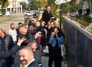 Başbakanlık önünde patatesli protesto: 21 sendikadan hayat pahalılığı ve toplu iş sözleşmesi tepkisi!