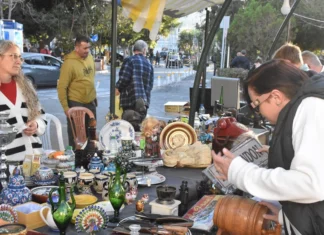 Girne'de Vintage & Antika Pazarı düzenlendi: İlk kez kitap değişim standı yer aldı