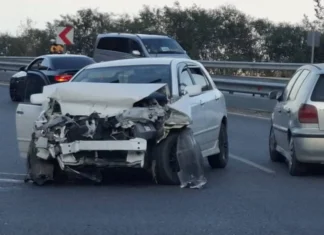 Lefkoşa-Girne ana yolunda kaza: Araç sürücüsü bariyerlere çarptı