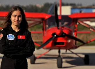 16 yaşındaki Defne Özcan Türkiye’nin en genç kadın pilot adayı oldu