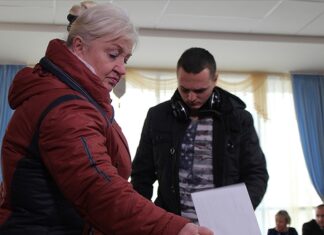 Belarus'ta halk cumhurbaşkanını seçmek için sandık başında