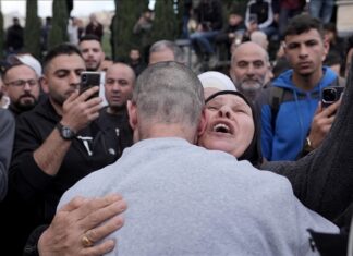 Esir takasıyla serbest kalan Filistinli, İsrail hapishanelerini "dirilerin mezarlığı" şeklinde niteledi