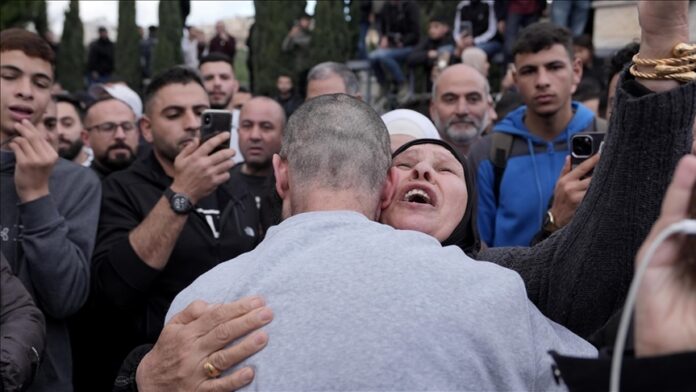 Esir takasıyla serbest kalan Filistinli, İsrail hapishanelerini 