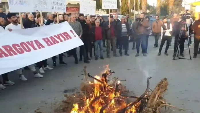 Narenciye üreticileri, Güzelyurt Terminal Binası önünde eylem yapıyor