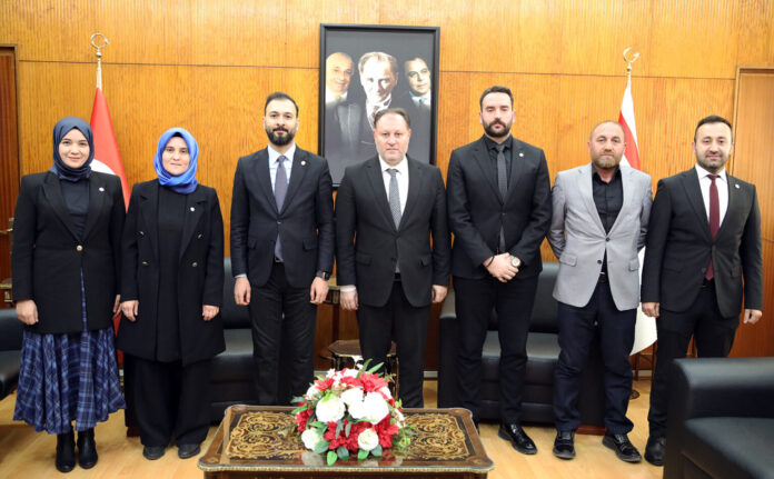 Meclis Başkanı Öztürkler UID heyetini kabul etti:’ Öğrencilerin KKTC’ye gezi amaçlı bile gelmesine izin vermeyen bir zihniyet ile karşı karşıyayız’