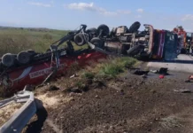 İskele-Ercan ana yolunda akaryakıt yüklü tanker devrildi, yol kapatıldı