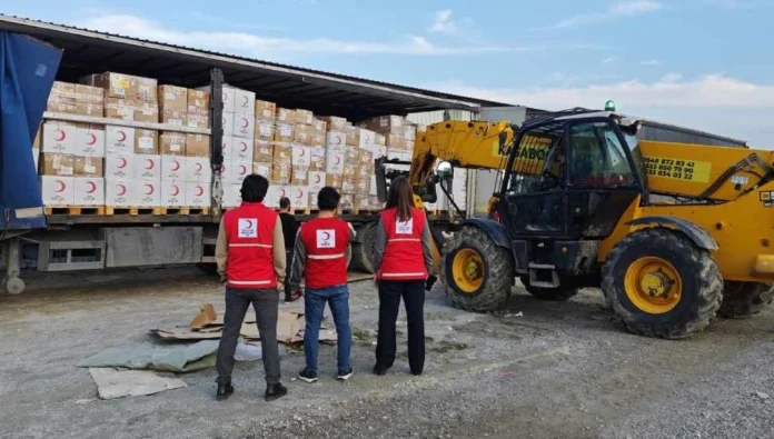 Türk Kızılay Kıbrıs Türk Kızılay’a 3 tır insani yardım malzemesi bağışladı